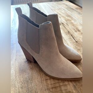 Marc Fisher heeled block heel Chelsea ankle boots NEW NO BOX 9.5 9 1/2